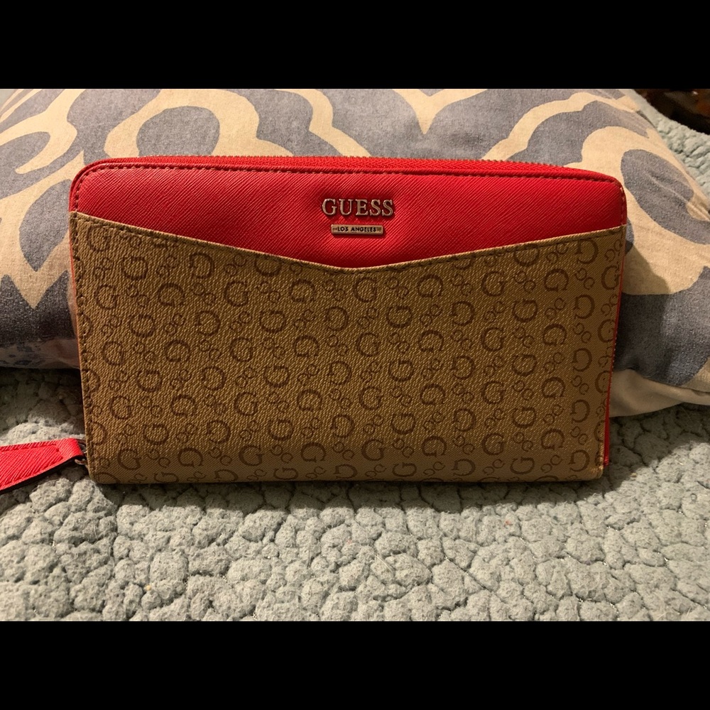 Guess zip around wallet